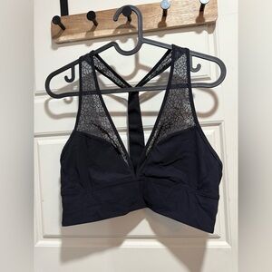 Lululemon twist and train bra